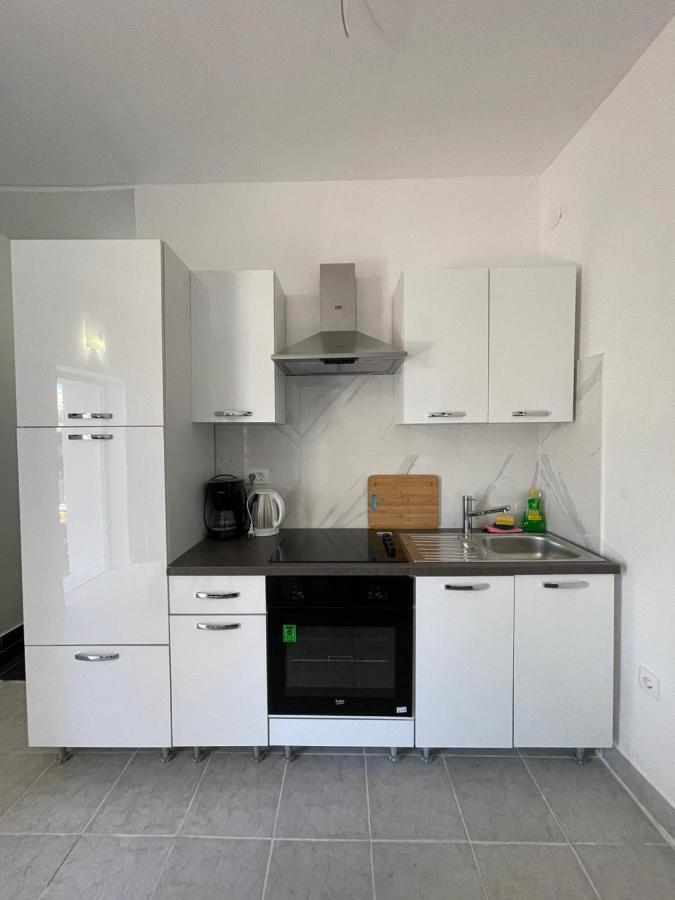 Apartment Ground Floor With Parking Erny بولا المظهر الخارجي الصورة