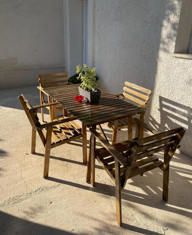 Apartment Ground Floor With Parking Erny بولا المظهر الخارجي الصورة