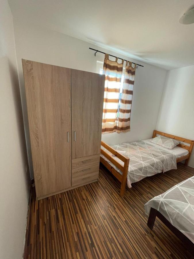 Apartment Ground Floor With Parking Erny بولا المظهر الخارجي الصورة