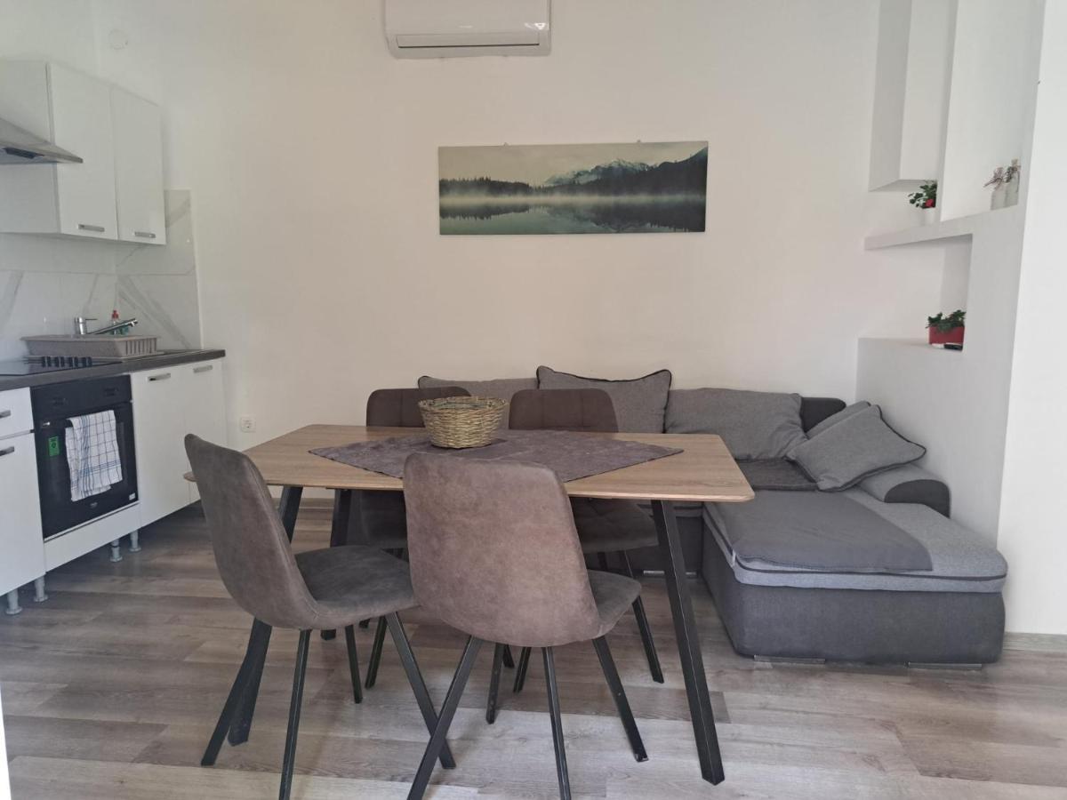Apartment Ground Floor With Parking Erny بولا المظهر الخارجي الصورة