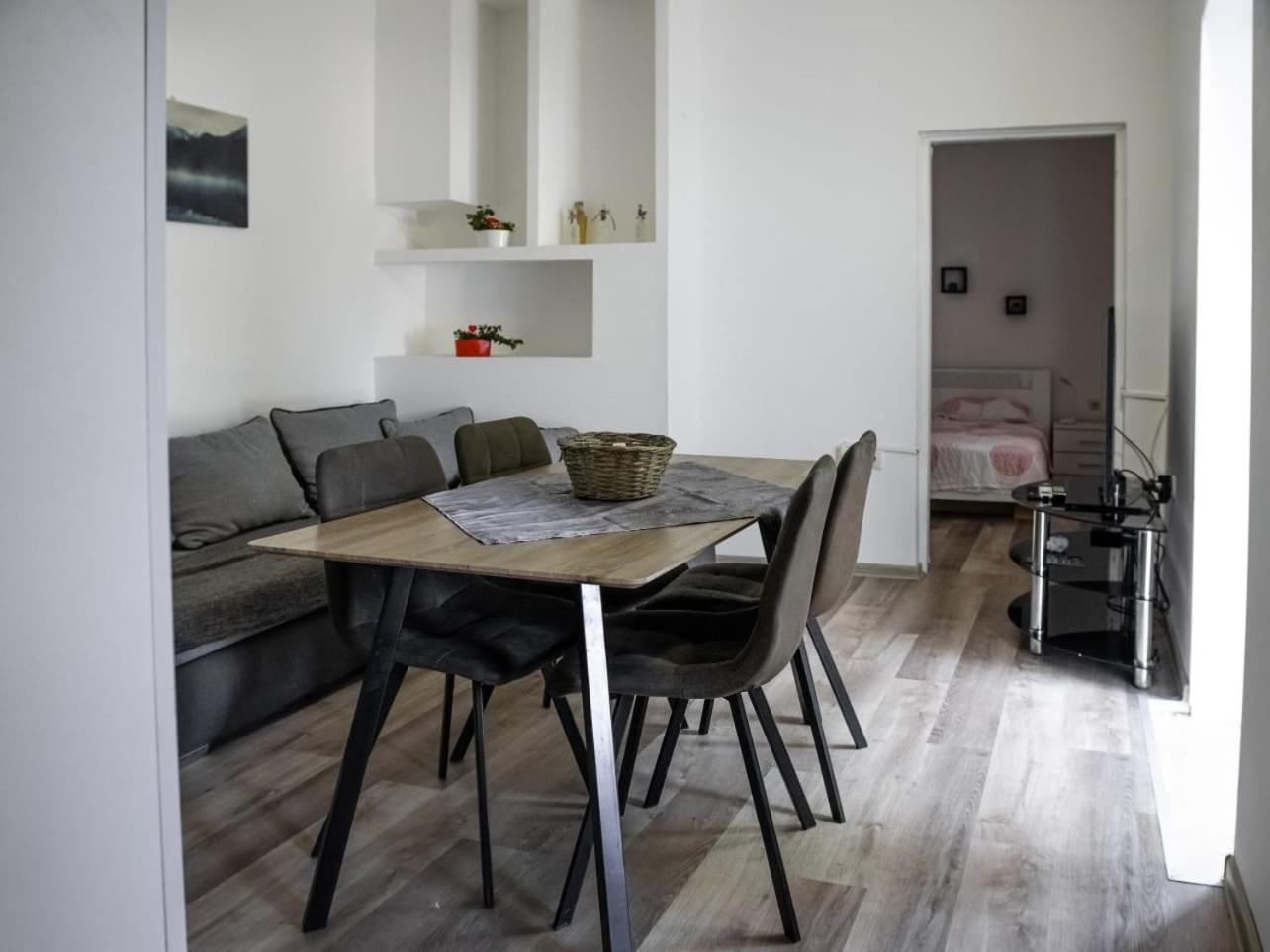 Apartment Ground Floor With Parking Erny بولا المظهر الخارجي الصورة
