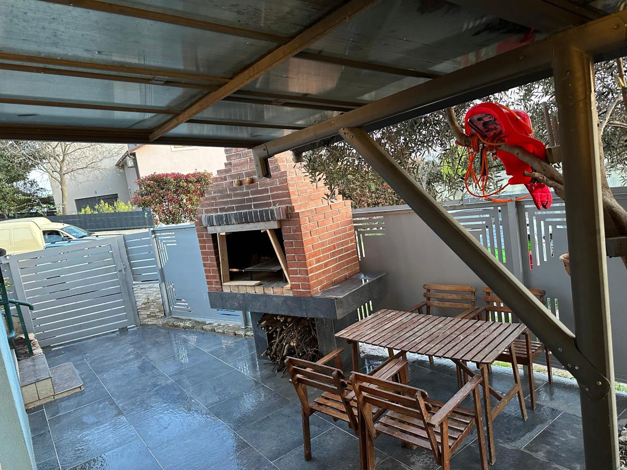 Apartment Ground Floor With Parking Erny بولا المظهر الخارجي الصورة